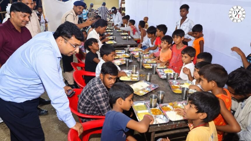 पटना में बाढ़ राहत अभियान के तहत तैनात नावें और राहत व्यवस्था