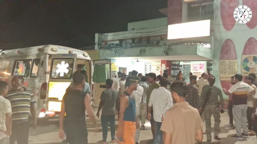 पीरपैंती में पेड़ से टकराई बोलेरो के सड़क हादसे का दृश्य