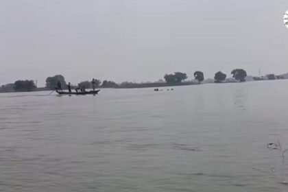 राघोपुर में बाढ़ के पानी में बहीं दो महिलाएं और बच्ची