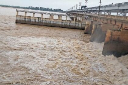 बाणसागर से सोन नदी में 2.65 लाख क्यूसेक पानी छोड़े जाने के बाद इंद्रपुरी बराज