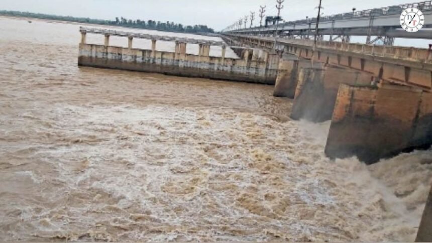 बाणसागर से सोन नदी में 2.65 लाख क्यूसेक पानी छोड़े जाने के बाद इंद्रपुरी बराज