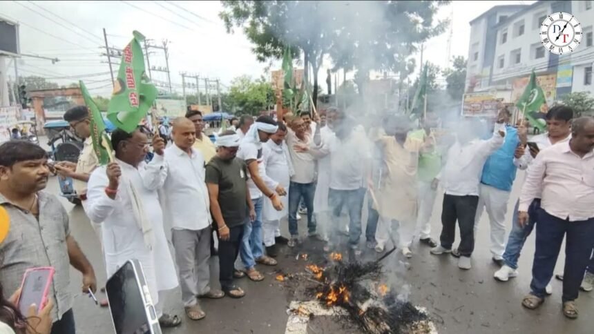 बिहारशरीफ में RJD कार्यकर्ताओं का चुनाव आयोग के खिलाफ प्रदर्शन