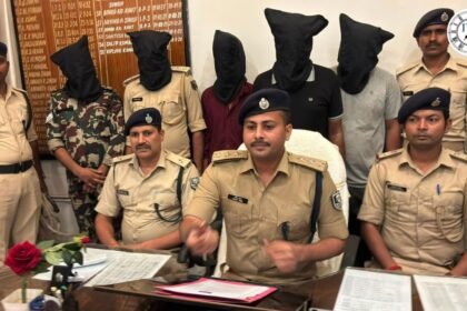 रोहतास के शिवसागर में फर्जी पुलिसकर्मी बनकर डकैती की साजिश के मामले में पुलिस की कार्रवाई