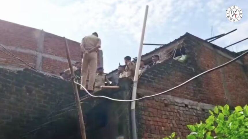 सासाराम के बेदा-बनरसिया गांव में दो लोगों की गोली मारकर हत्या के बाद पुलिस जांच