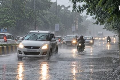 यूपी में बारिश से 56 मौतें, 1,020 घर क्षतिग्रस्त
