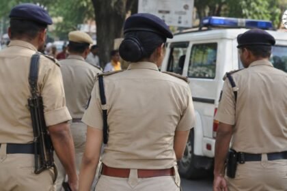 वैशाली में महिला दारोगा समेत तीन पुलिसकर्मियों के निलंबन की खबर