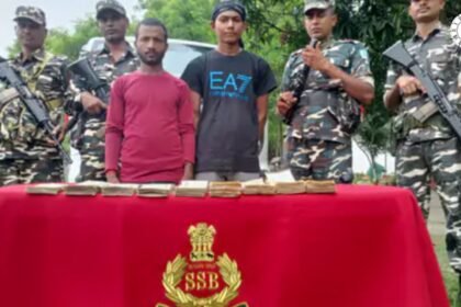 अररिया में एसएसबी द्वारा 6.56 लाख नेपाली करेंसी के साथ दो युवकों की गिरफ्तारी