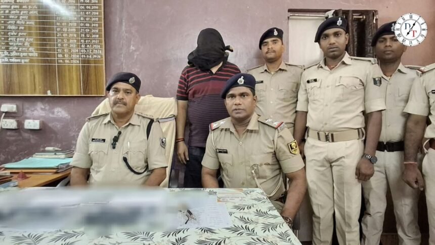 इसलामपुर में पुलिस द्वारा बरामद देसी पिस्टल कट्टा और जिंदा कारतूस