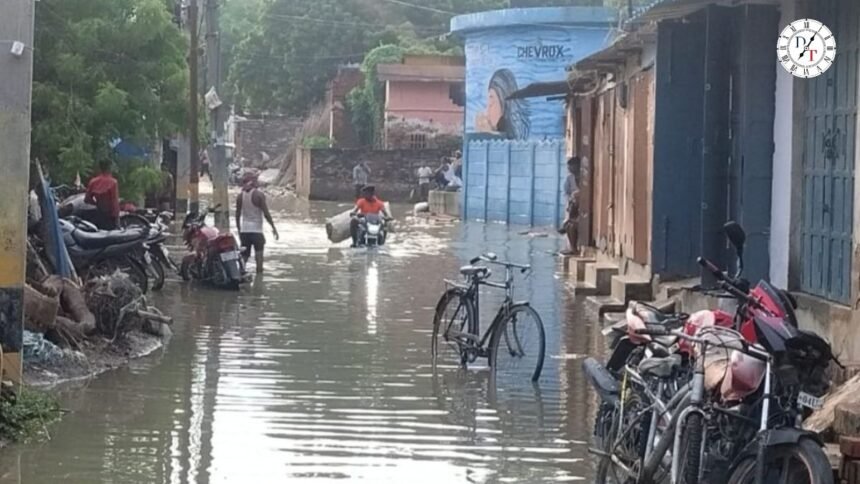 छपरा के निचले इलाकों में सरयू नदी का बढ़ता बाढ़ का पानी