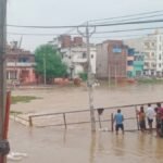 जहानाबाद में उफनाई दरधा नदी और पुल पर चढ़ा बाढ़ का पानी