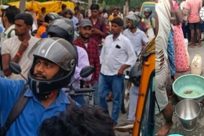 जहानाबाद में पानी की समस्या को लेकर NH-33 पर प्रदर्शन करते ग्रामीण