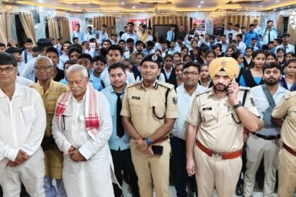 डीआईजी कुमार आशीष ने छात्रों को नशे से दूर रहने की दी सीख
