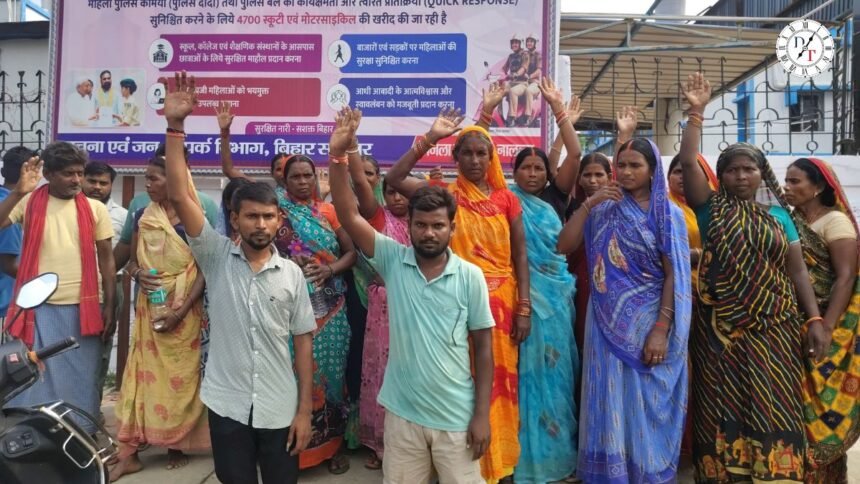 नालंदा में 41 लोगों पर प्राथमिकी के बाद एसपी से शिकायत करते ग्रामीण