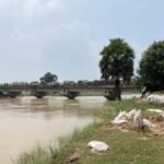 नालंदा में बाढ़ के बीच नदी का बढ़ा जलस्तर और खेतों में भरा पानी