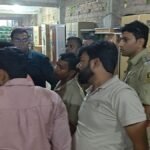 महुआ में फर्नीचर दुकान में लूट की कोशिश के दौरान बरामद पिस्टल