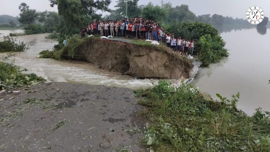 सारण के दरियापुर में टूटा मही नदी का तटबंध और गांवों में घुसा बाढ़ का पानी