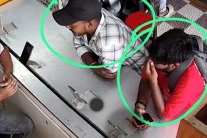 जमुई में मोबाइल बेचने के बाद दुकानदार के खाते में पहुंची 83,500 रुपये की संदिग्ध रकम