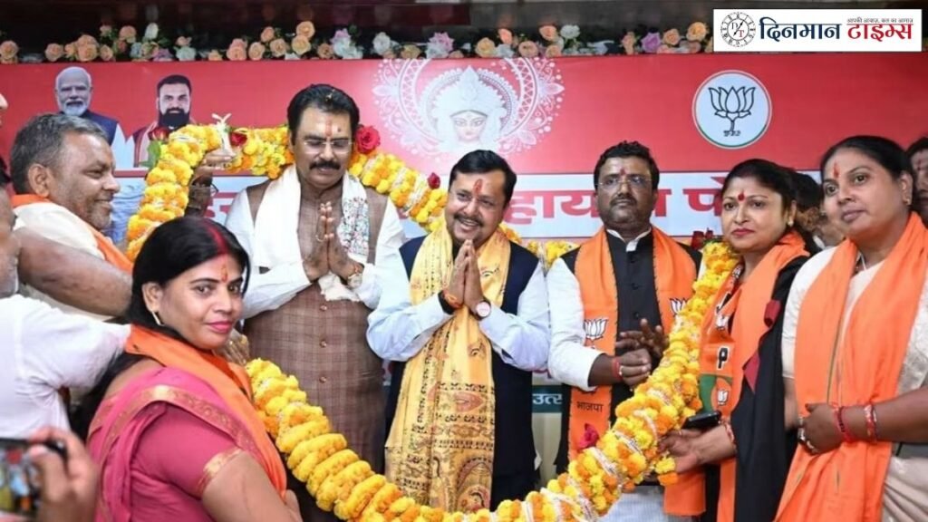 फूलों की माला से स्वागत