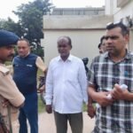 Arwal News: 16 हजार रिश्वत लेते राजस्व कर्मचारी गिरफ्तार