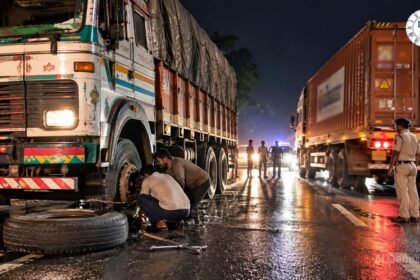 Aurangabad News: जीटी रोड पर टायर देखने उतरे चालक को कंटेनर ने रौंदा