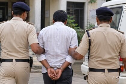 Banka News: छात्रा से बैड टच के आरोप में विद्यालय प्रधान गिरफ्तार