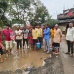 बेगूसराय में सड़क के गड्ढों को दिया विधायक-सांसद का नाम