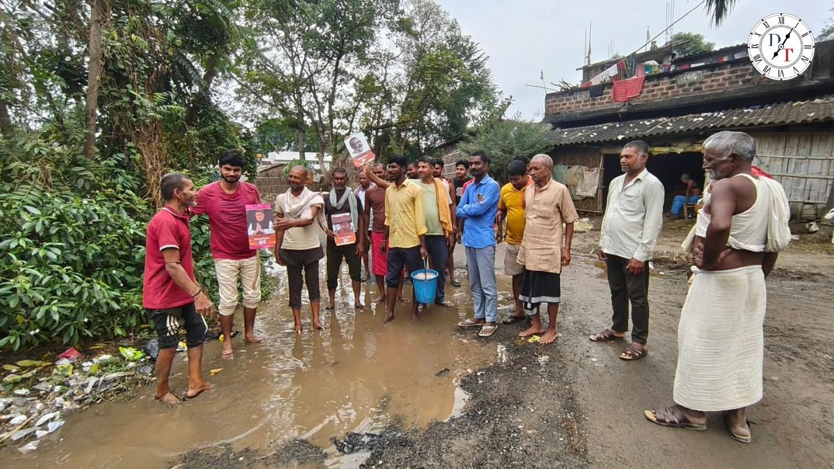 बेगूसराय में सड़क के गड्ढों को दिया विधायक-सांसद का नाम