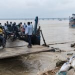Bhagalpur News: गंगा के बढ़ते जलस्तर से बाइक फेरी सेवा बंद