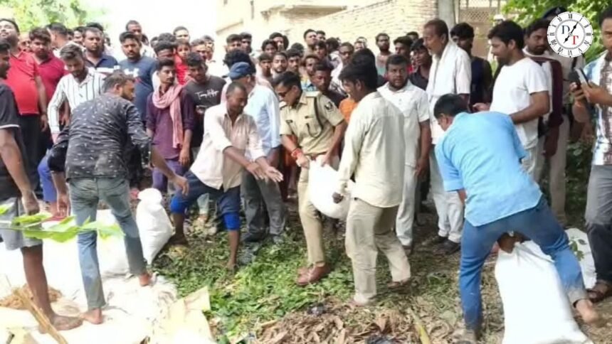 Gopalganj Flood: जमींदारी बांध टूटने के बाद एसपी ने खुद उठाया जियो बैग