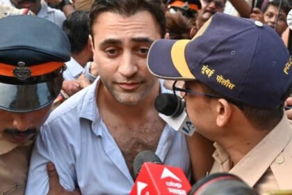 इमरान खान की नागरिकता पर किरीट सोमैया का सवाल
