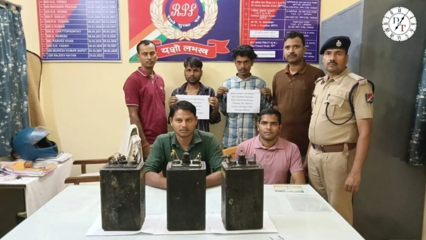 जमालपुर में रेलवे सिग्नल बैटरी चोरी, दो गिरफ्तार