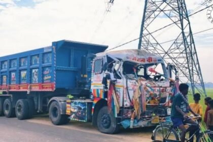 जमुई में एनएच-333 पर हाइवा हादसा, चालक-उपचालक घायल