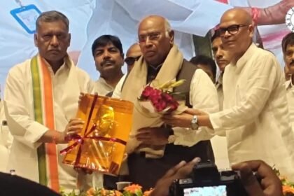 खरगे का भाजपा पर हमला, बैलेट पेपर से चुनाव की मांग
