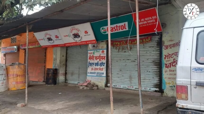 कोचस ज्वेलरी लूट के विरोध में बाजार बंद