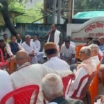 कोचस ज्वेलर्स लूट के विरोध में बाजार बंद, धरना