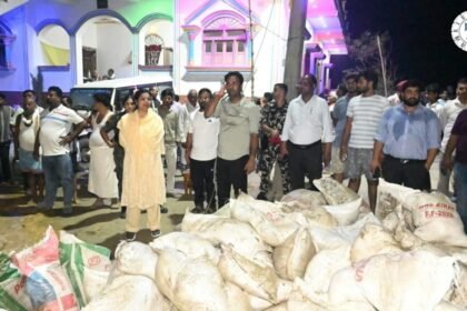 Vaishali News: लालगंज रिंग बांध में रिसाव, रातभर मौके पर रहीं डीएम