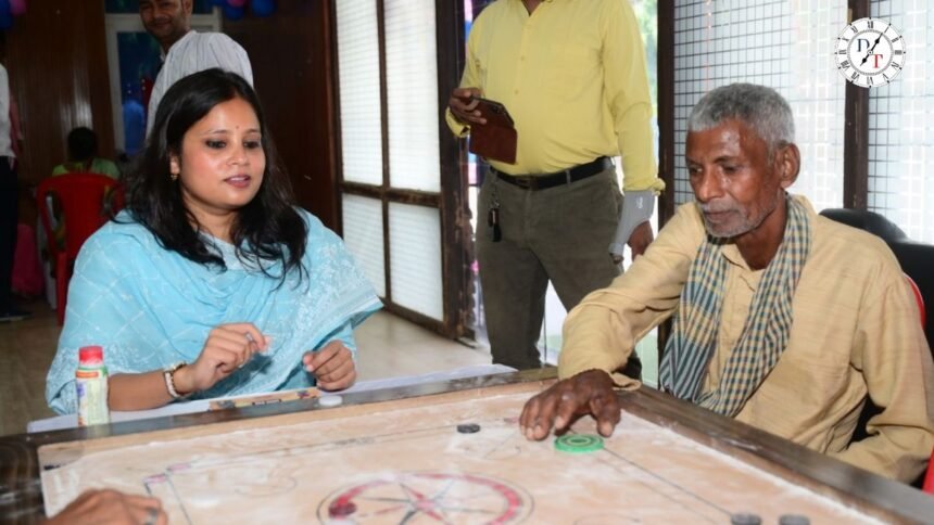 Nalanda में वृद्धजन दिवस पर बुजुर्गों का सम्मान