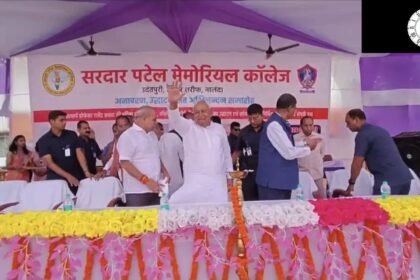 नीतीश कुमार ने एसपीएम कॉलेज में विकास योजनाओं का किया उद्घाटन