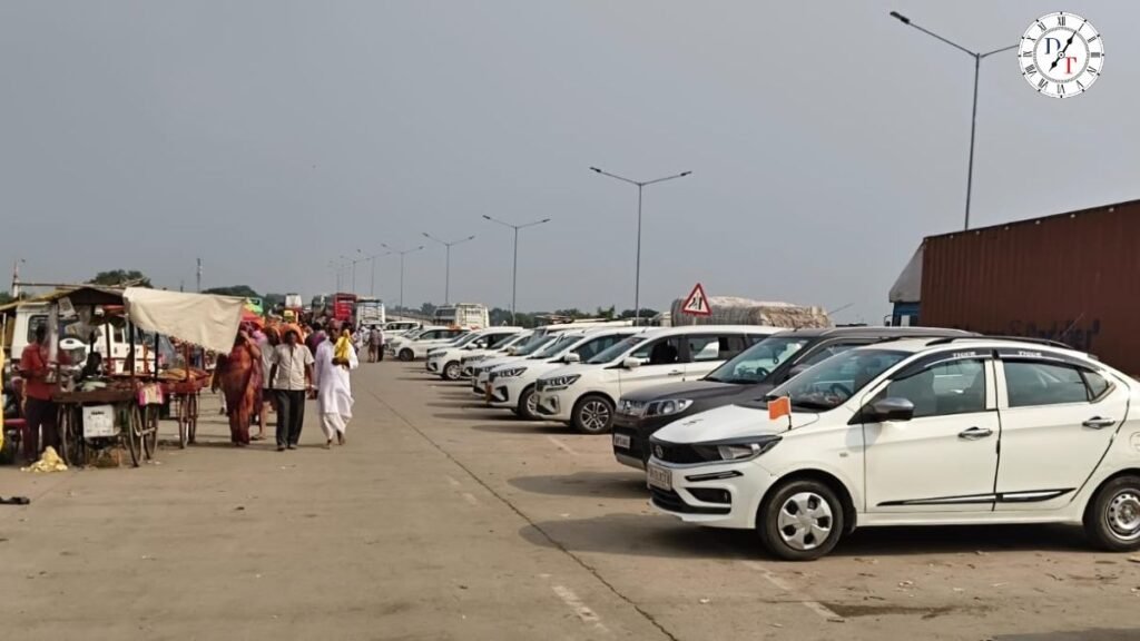 बारुण की पुनपुन नदी पर पिंडदान के लिए पहुंचे श्रद्धालु और हाईवे पर खड़े वाहन