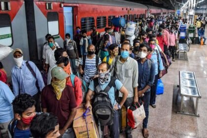 रेलवे काउंटर से टिकट लेने वालों को भी मिलेगा बीमा कवर, 27 अक्टूबर से बदलेगी व्यवस्था