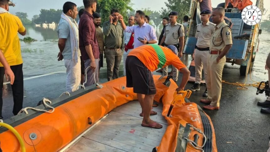 Saran Flood: NH-722 पर बाढ़ का पानी, नाव से पहुंचे डीएम-एसपी