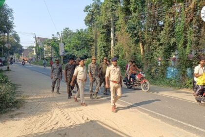 सारण शिक्षक चुनाव: गुठनी में पुलिस ने किया निरीक्षण
